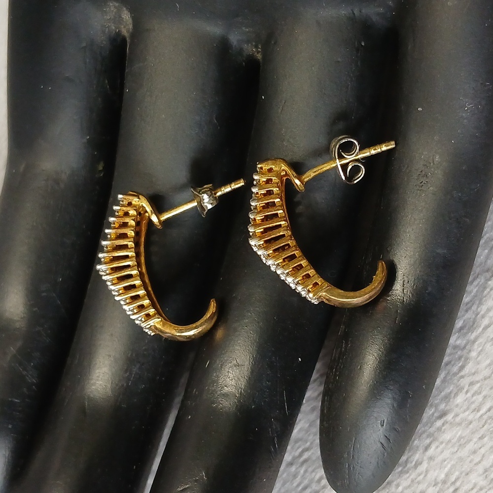 Elegant Gold and Diamond Women's Earrings - Picture 7 of 12